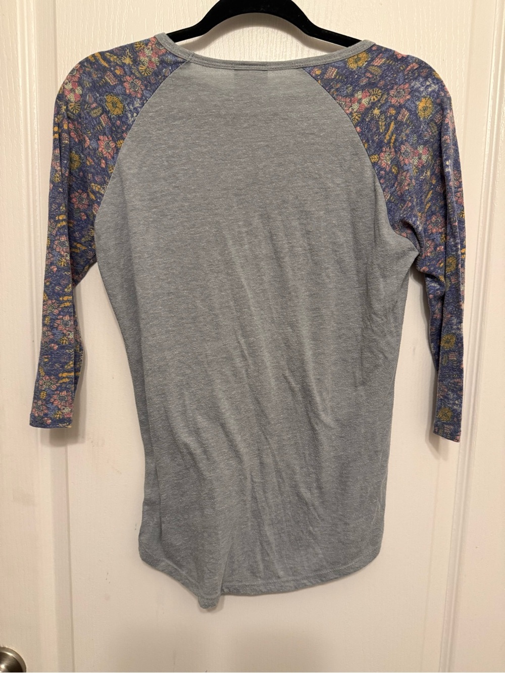 LuLaRoe Randy Raglan Knit Top Gray & Blue Floral Baseball Style Tee Size XS - Picture 2 of 6
